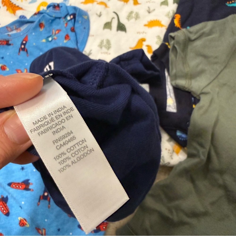 Bundles Baby Place - Bundle of 6 Boys Onesies - 9-12 months - Picture 4 of 6